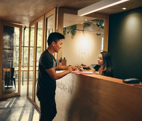 CURSO DE TÉCNICO PROFESIONAL EN RECEPCIONISTA DE HOTEL